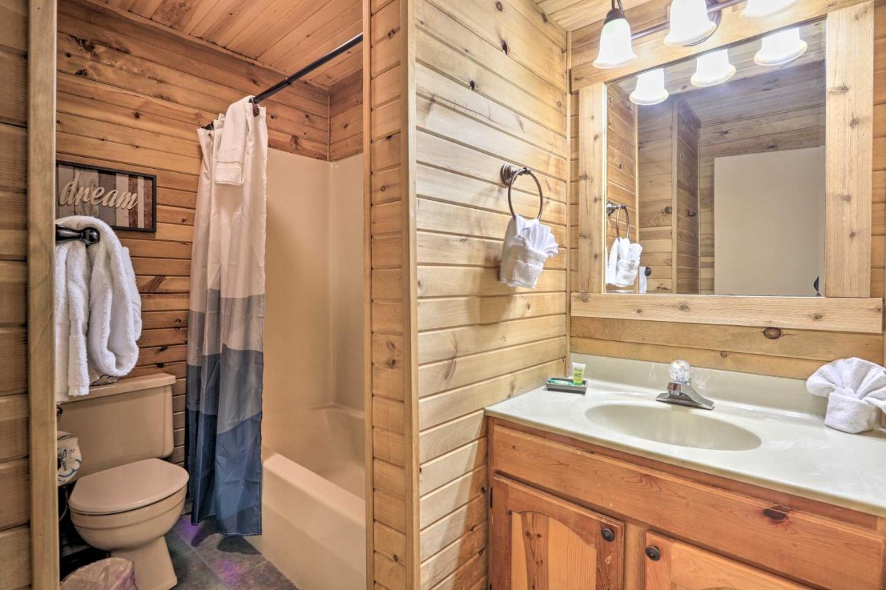 Gatlinburg Escape With Hot Tub, Deck And Mtn View Exterior photo