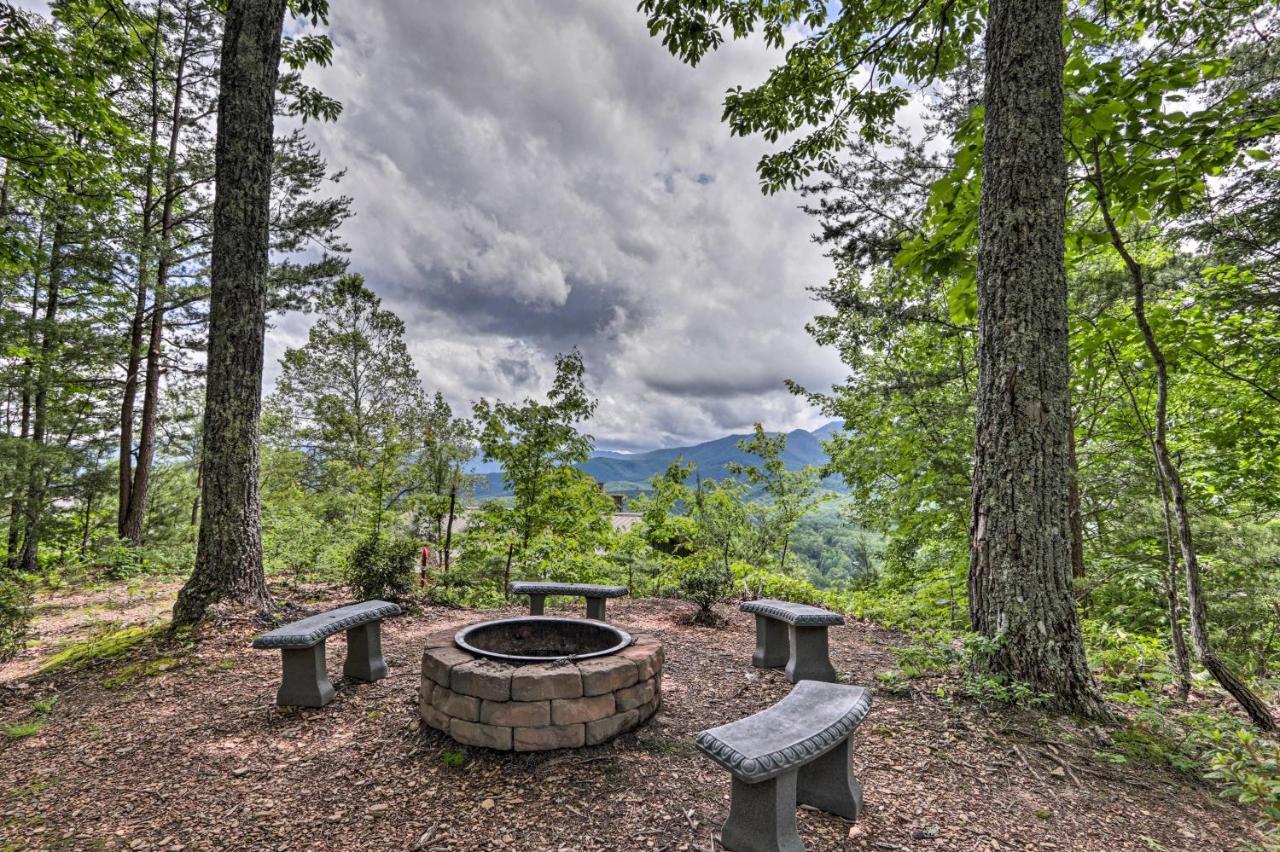 Gatlinburg Escape With Hot Tub, Deck And Mtn View Exterior photo
