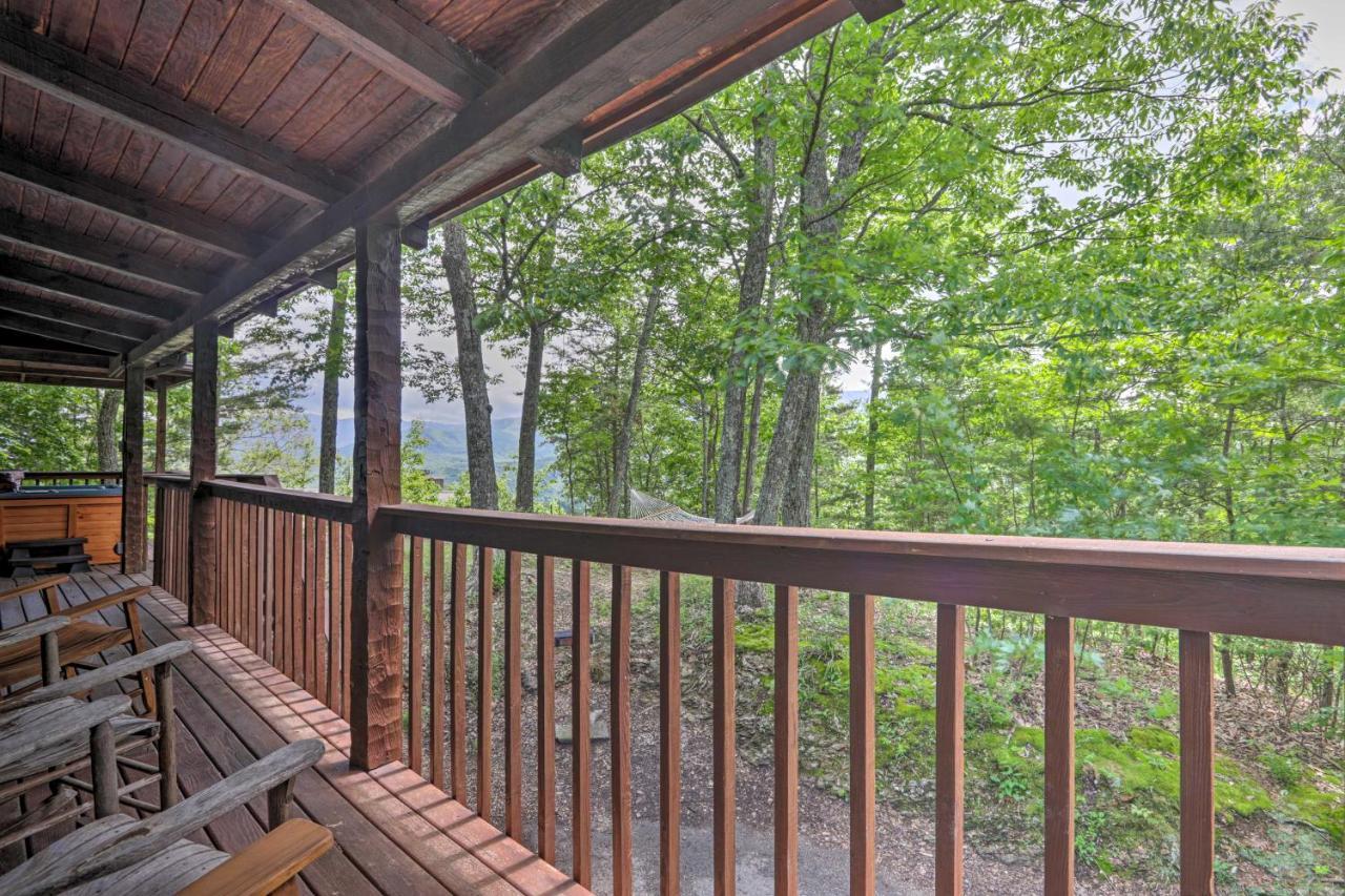 Gatlinburg Escape With Hot Tub, Deck And Mtn View Exterior photo